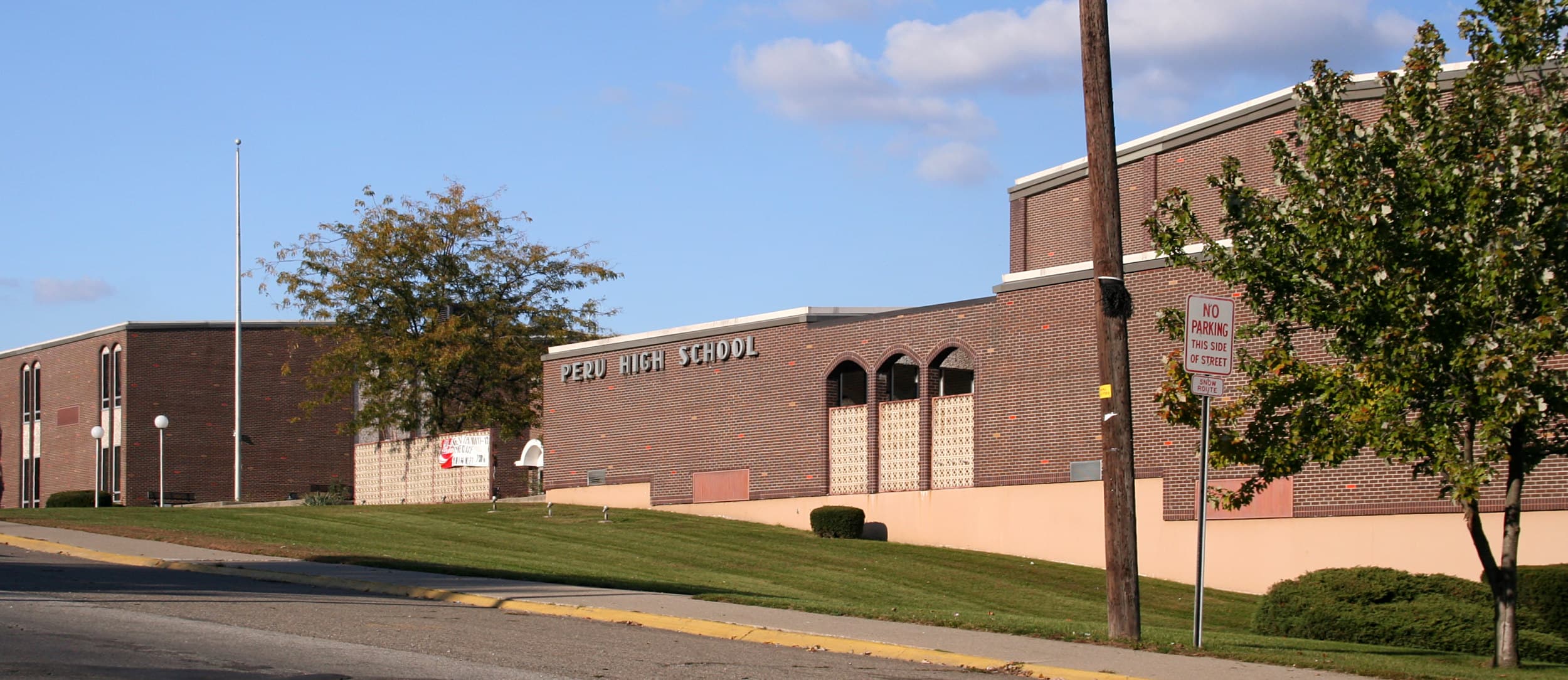 Front entrance of Peru High School in Peru, Indiana